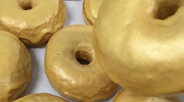 gouden proseccodonut bij drake's boutique Pure Luxe