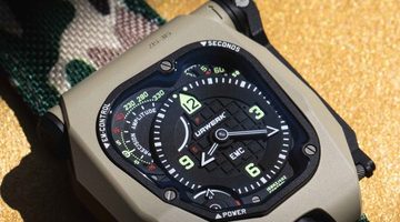 urwerk emc time hunter desert sage horloge Pure Luxe