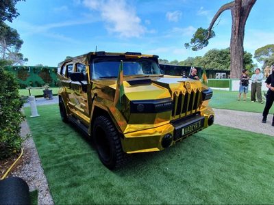 Gouden-SUV-the-Dictator