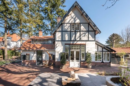 De villa van presentatrice Gallyon van Vessem in Overveen