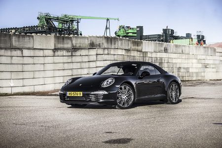Illustratie voor: Pure Luxe Cars: Porsche 911 3.4 Carrera Cabriolet nu te huur bij Hertz Dream Collection