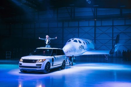 Illustratie voor: Range Rover Autobiography onthult 7,3 ton zware Virgin Galactic Spaceshiptwo