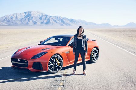 Illustratie voor: Meer dan 320 km/u geklokt met de Jaguar F-Type SVR