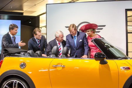 Illustratie voor: Koning Willem-Alexander en Koningin Máxima op Bezoek bij BMW Group in München