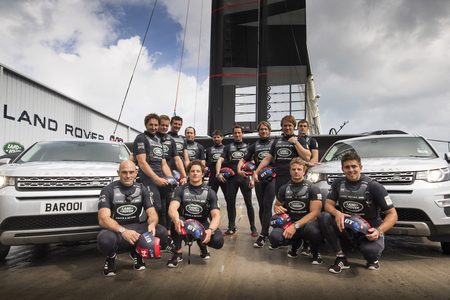 Illustratie voor: Land Rover BAR laat wedstrijdboot America’s Cup te water