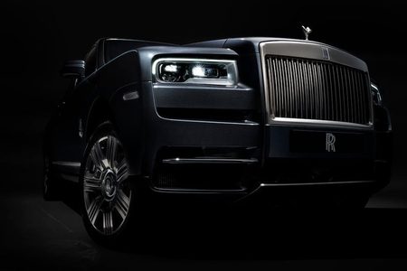 Rolls-Royce Cullinan SUV auto Pure Luxe