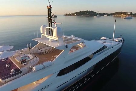 ahoy club yacht charter verhuur jachten boten superjacht Pure Luxe