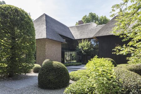 Illustratie voor: Deze luxe villa was vroeger een oude schuur maar is omgetoverd tot waar kunstwerk