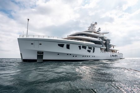 artefact hybrid superjacht Pure Luxe