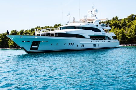 superjacht huren yacht charter Pure Luxe