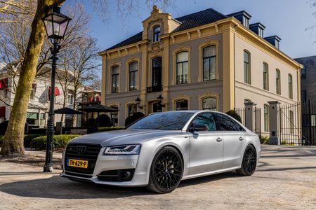 Audi-S8+