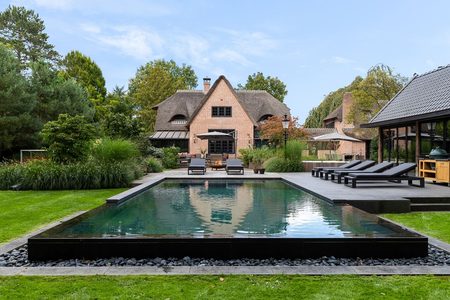 Het buitenaanzicht van één van de mooiste huizen van Laren