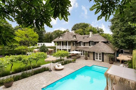 Illustratie voor: Ibiza-style villa in Rosmalen met zwembad moet € 4,6 miljoen opleveren
