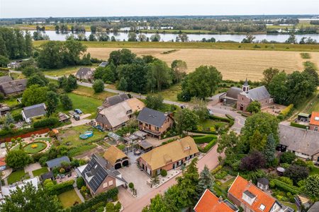 Illustratie voor: Eikenhouten woonboerderij (270 m²) in Rijswijk in de verkoop