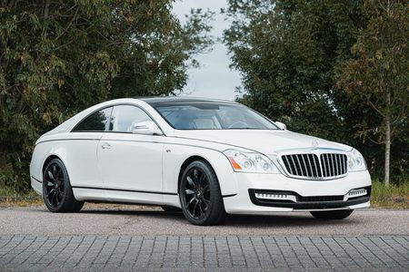 Illustratie voor: Zeer zeldzame Maybach (8 stuks) op Nederlands kenteken wordt geveild in Abu Dhabi