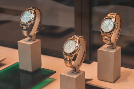 Rolex krijgt boete van 92 miljoen voor het verbieden van online verkoop