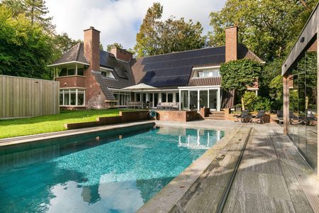 Karakteristieke villa met reusachtig zwembad en mancave moet bijna € 4 miljoen opleveren