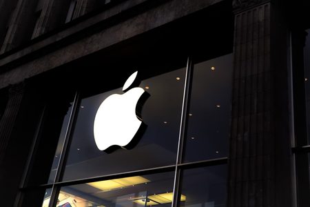 Het logo van één van de Amerikaanse techbedrijven Apple, afgedrukt op één van de kantoren van het bedrijf