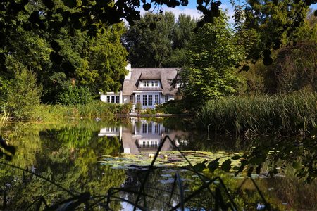 De voormalige villa van DJ Afrojack in Leersum