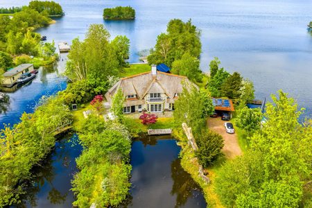 De villa op het 'privé-eiland' van boven