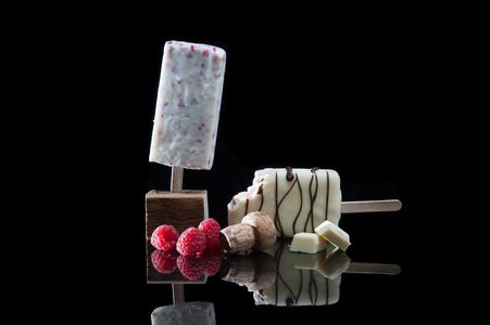 Illustratie voor: Zomerhit: Champagne-Framboos ijsje van de eerste Popsicle Bar in Nederland