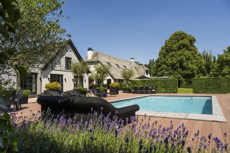 Chipbedrijf Nexperia verkoopt voor € 6,25 miljoen Loenense villa die zij een jaar geleden voor hun topman kochten