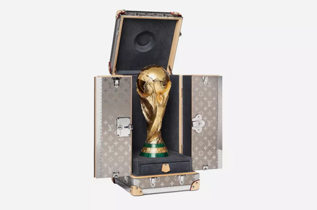 Louis Vuitton Case WK 2018 Pure Luxe