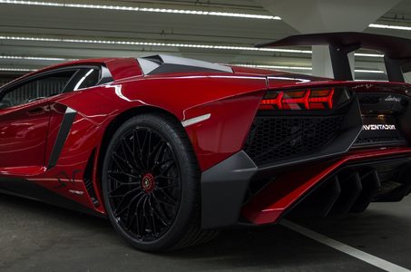 Illustratie voor: Pure Luxe Cars: Bijna 500.000 Euro Voor De Lamborghini Aventador Superveloce Coupé (750 PK)
