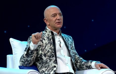 Jeff Bezos tijdens een interview