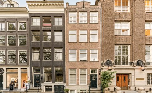 De voorzijde van het grachtenpand van Erland Galjaard in Amsterdam
