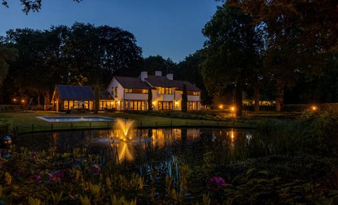 McDonald's-miljonair wil miljoenen voor indrukwekkende, ietwat protserige Gooische villa met alles erop en eraan