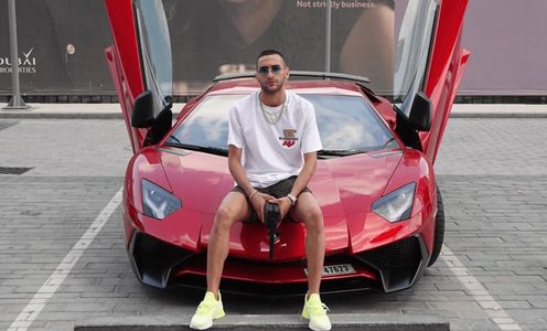 Illustratie voor: Hakim Ziyech koopt voor een kleine €4 miljoen deze gigantische villa