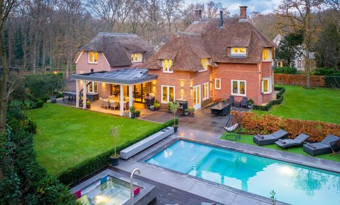 Prachtig landhuis met verwarmd zwembad en jacuzzi te koop aangeboden voor € 2.750.000