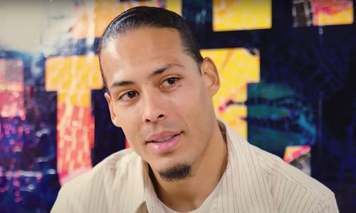 Virgil van Dijk tijdens een interview