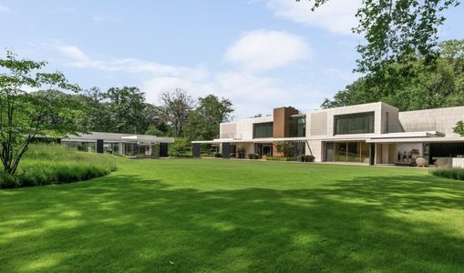 Zeeuwse multimiljonair Wim de Pundert wil vele miljoenen voor ongelooflijke villa net over de Belgische grens