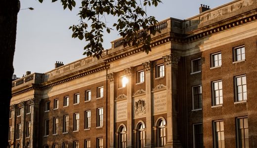 Het voormalige Paleis van Justitie in Amsterdam waar Rosewood gevestigd is