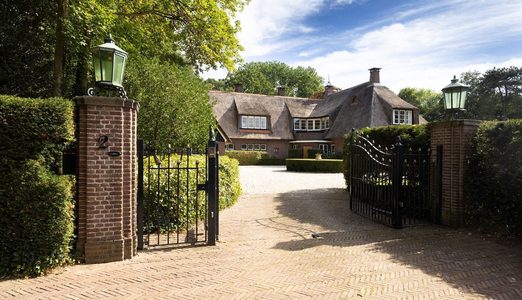 Illustratie voor: Deventerse miljoenenvilla liefst € 200.000 in prijs verlaagd