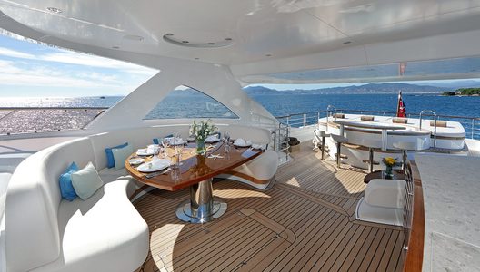 Illustratie voor: Nederlands Superjacht van 34 Meter Voelt als een Openlucht Penthouse