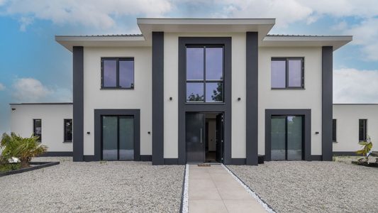 De villa van YouTuber en ondernemer Joey Bravo in Almere