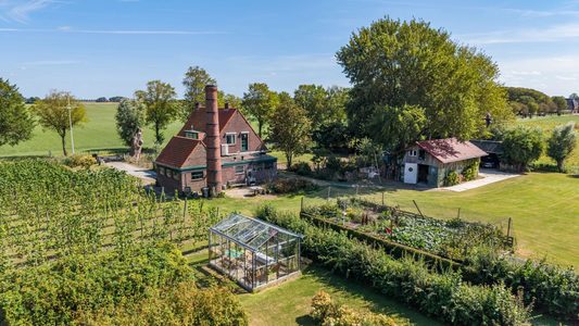 De woning met eigen wijngaard van boven