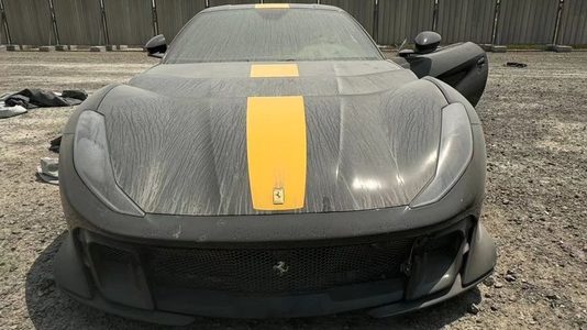 Ferrari 812 Competizione Dubai