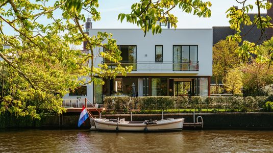 De achterzijde van de duurste villa van Amsterdam