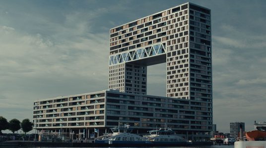 Miljardair Adriaan Mol (42) waagt nieuwe poging en zet Pontsteiger-penthouse voor € 7.350.000 in de etalage
