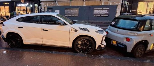 Lamborghini Urus MANSORY ongeval P.C. Hooftstraat
