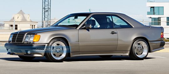 De desbetreffende geveilde Mercedes-AMG 300 CE 'Hammer'