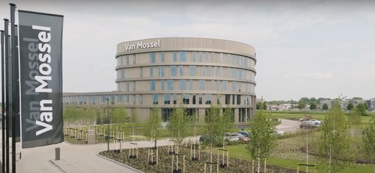 Het hoofdkantoor van autobedrijf Van Mossel in Waalwijk