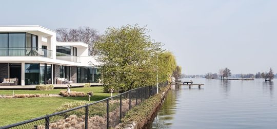 De desbetreffende villa in Vinkeveen