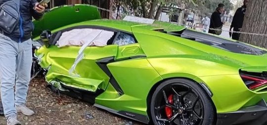Lamborghini Revuelto
