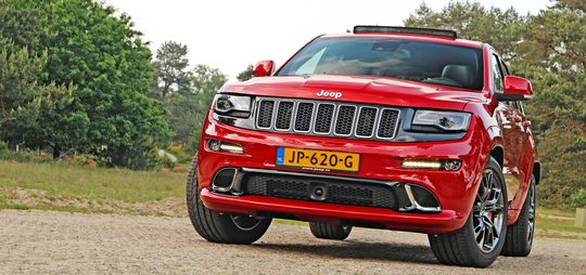 Illustratie voor: Pure Power: De Jeep Grand Cherokee SRT: 6,4-liter HEMI V8-motor met 468 pk