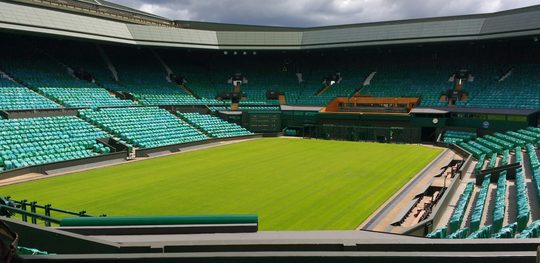 Het gras van Wimbledon in Londen, waar de prijzen voor VIP-plaatsen aardig de pan uit rijzen
